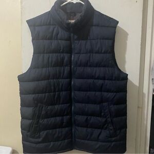 Old Navy Men's Quilted Puffer Vest in Navy Blue